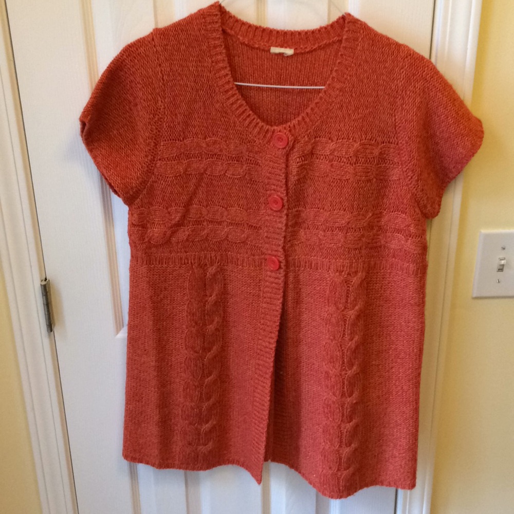 Short-sleeve sweater